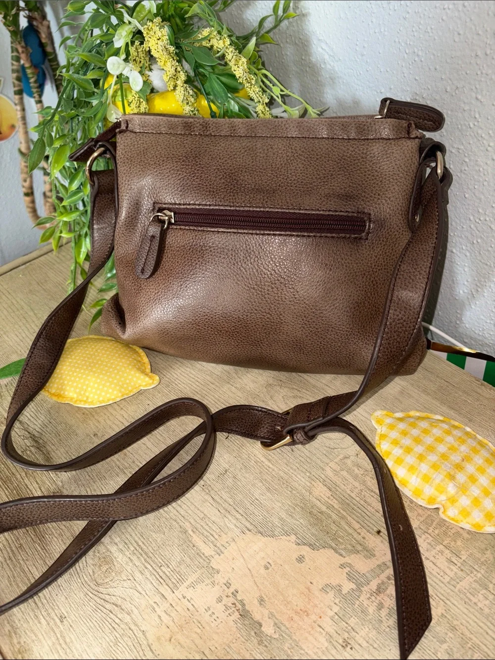 Liz Claiborne Brown Leather Crossbody Bag - Classic Everyday Style
